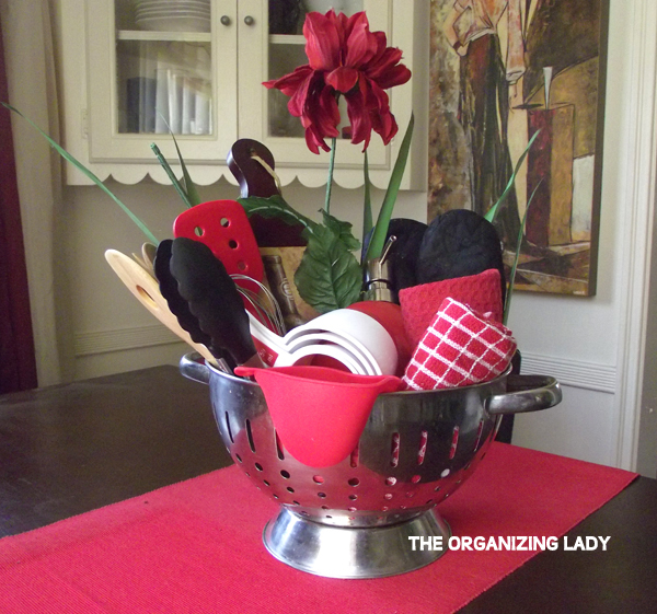 http://organizinglady.com/wp-content/uploads/2015/07/gift-basket-for-a-cook.jpg