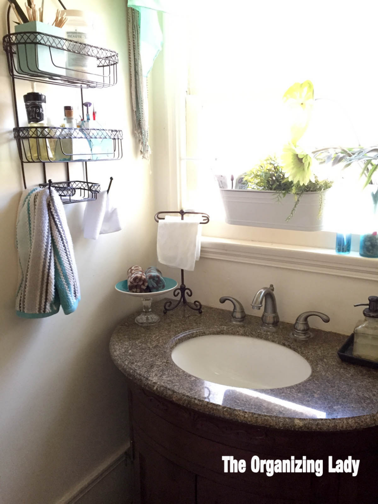 No bathroom counter? No problem! Check out this foldable sink