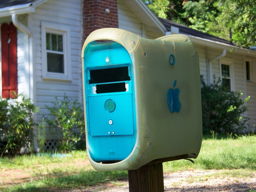 old-mac-mailbox