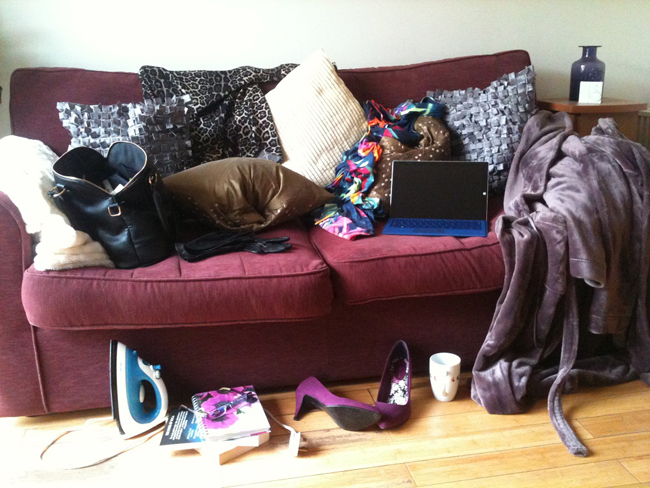 sofa-clutter