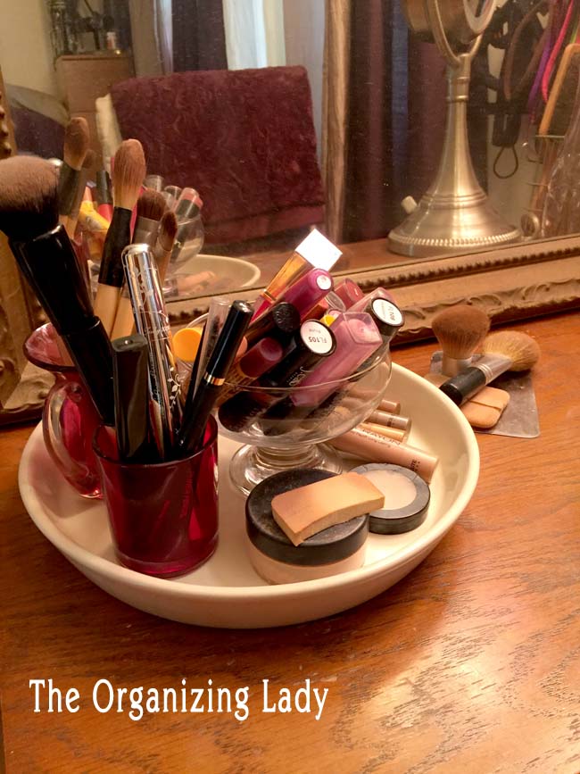 Makeup organizer plate